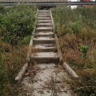 ইন্ডাস্ট্রিয়াল ড্রেনেজ চ্যানেলের জন্য ক্ষয় প্রতিরোধী সিমেন্ট ডকটপ - 4 মিটার প্রস্থের ভারী-ডুয়িং লিনার