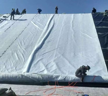 ইউভি প্রতিরোধের 70 শতাংশ লম্বা ফিলামেন্ট ননউভেন জিওটেক্সটাইল উচ্চ শক্তি বিভাজনের জন্য ডিজাইন করা হয়েছে উচ্চতর ফিল্টারিং এবং স্থায়িত্ব দৈর্ঘ্য বিকল্প 50m থেকে 200m